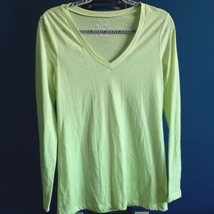 Old Navy light green/yellow long sleeved v-neck t-shirt EUC